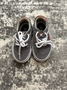 US Sports Kids Gray Canvas Sneakers with White Laces and Brown Accent